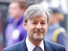 Cucu dari paman buyut Raja, Lord Mountbatten, diberi izin untuk membangun 920 rumah di pedesaan di sebelah perkebunan keluarga di Hampshire meskipun tetangganya marah.