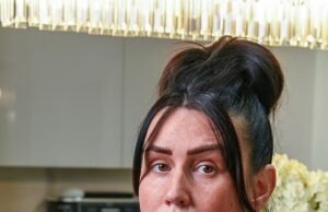 Ibu tiga anak, 38 tahun, didiagnosis mengidap kanker langka setelah memohon kepada dokter untuk menyelidiki ‘benjolan lemak’ selama SEPULUH tahun: ‘Mereka bilang itu lipoma yang tidak berbahaya’