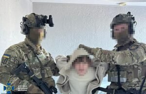 Pasukan pembunuh Putin yang berencana membunuh tokoh masyarakat dan tokoh militer elderly dengan bayaran ₤ 75 000 per ekor disita secara dramatis di Ukraina