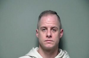 Kontestan American Idol yang berubah menjadi Kristen taat didakwa membunuh istri master di rumah Ohio saat anak-anak mereka sedang tidur