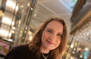 Penyelidikan pembunuhan setelah ibu dua anak yang ‘baik hati, tidak mementingkan diri sendiri dan setia’, 47 tahun, meninggal seminggu setelah diserang di rumah desanya