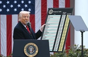 Trump memperingatkan negara-negara lain bahwa mereka ‘tidak akan bertahan lama’ ketika ia mengenakan tarif global sebesar 10 persen pada mitra dagang AS setelah hakim memutuskan bahwa rezim tarif aslinya melanggar hukum.