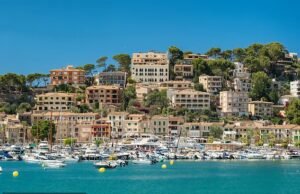 Warga Inggris kemungkinan akan dilarang membeli rumah di tempat wisata di pulau Spanyol sebagai tindakan keras anti-pariwisata