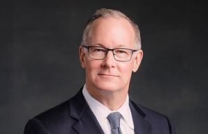 Pengacara leading yang menggantikan jaksa ratu kecantikan Trump dipecat hanya beberapa jam setelah menjabat