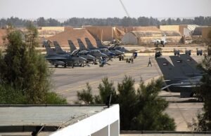 Tanda mengerikan akan serangan Trump terhadap Iran ketika lebih dari 60 pesawat tempur AS mengerumuni pangkalan militer utama