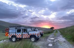 Dua mayat ditemukan di Snowdonia dalam perburuan pria hilang, 19 dan 20, saat tim penyelamat gunung berjuang melawan salju dan es