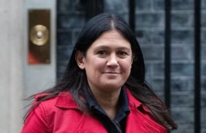 Grup penerbitan Jerman yang mendukung persatuan Eropa meluncurkan tawaran untuk membeli The Telegraph