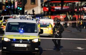 Detektif polisi pemenang penghargaan yang merupakan salah satu orang pertama yang berada di lokasi serangan teror Jembatan London dipecat karena bercanda tentang wisatawan di WhatsApp