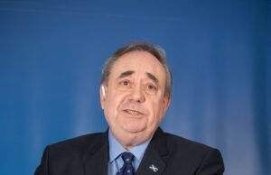 Hanya 16 bulan setelah kematiannya, partai Alba pimpinan Alex Salmond di ambang kehancuran dan tidak akan mengajukan kandidat apa pun dalam pemilihan Holyrood