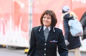 Peringatan akan krisis kesehatan mental yang dihadapi polisi Skotlandia yang berjuang menghadapi pekerjaan sehari-hari yang brutal karena pemotongan uang tunai