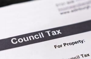 Balai kota akan menghapus tumpukan utang pajak dewan sebesar ₤ 100 juta