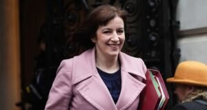 Bridget Phillipson menjanjikan reformasi radikal terhadap pendanaan sekolah untuk ‘memutus hubungan’ antara latar belakang anak-anak dan kesuksesan mereka