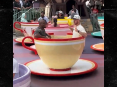 Sam Darnold, Kenneth Walker III Naik Cangkir Teh Di Disney Setelah Kemenangan Super Bowl