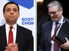 Starmer didukung oleh para menteri setelah pemberontak mengumumkan keinginannya untuk menggulingkan perdana menteri