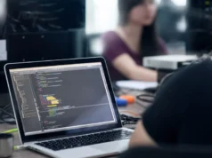 AppLovin (APP) PT Turun menjadi $686 oleh UBS Menyusul Kinerja Kuartal 4 2025 yang Kuat, Hasil Axon 2.0