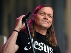 Penyanyi 3 Doors Down Brad Arnold meninggal pada usia 47 tahun