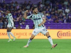 Revolusi menandatangani M Carles Gil untuk perpanjangan kontrak