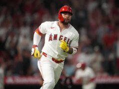 Angels menandatangani kembali 3B Yoan Moncada dengan kontrak satu tahun
