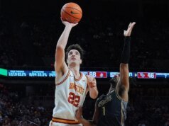 Kembali ke jalurnya, Iowa State No. 8 mengadakan kunjungan ke Kansas State