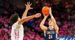 Braylon Mullins yang sehat, No. 3 UConn tampil ke-18 berturut-turut dalam kunjungan Xavier
