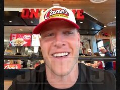 “Christian McCaffrey Mengabaikan Akhir Musim 49 ers, Putrinya Membuatnya Tetap Rendah”.