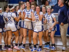 St Mary mengalahkan D 3 Glen Lake, tiga kemenangan lagi dari gelar SVC langsung