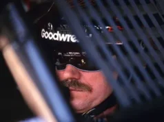 Para pembalap memberikan penghormatan emosional kepada Dale Earnhardt selama Daytona 500 2026