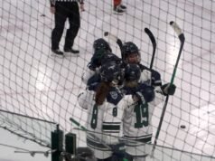 Hoki wanita Mercyhurst merayakan hari elderly dengan penuh gaya dengan kemenangan dominan atas Syracuse