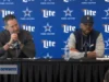 Konferensi pers Dallas Cowboys Christian Parker menunjukkan Brian Schottenheimer memimpin tim