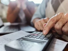 Apakah Pensiun Bulanan $ 400 000 atau Pensiun Bulanan $ 2 000 adalah Pilihan yang Lebih Baik?