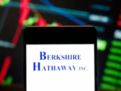 Berkshire Memotong Saham Amazon, Bertaruh di New York Times