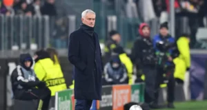 Pelatih SL Benfica Jose Mourinho mengunjungi rumah sakit sebelum pertandingan Real Madrid