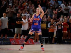 Mantan bintang bola basket wanita Iowa menerima penghargaan WNBL