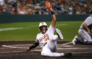 Pelempar bisbol Texas Dylan Volantis sudah menjadi bintang. Sekarang dia punya senjata baru