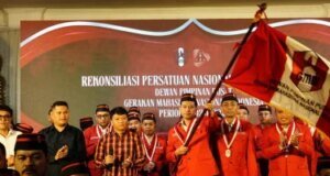 Kami Berdiri untuk Membela Perlombaan Marhaen