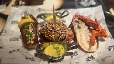 697c8961055fb-menu-burger-lobster-di-plaza-indonesia_375_211.jpeg