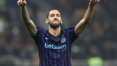698fcbda88b9b-pemain-inter-milan-hakan-calhanoglu_gemini_375_211.jpg