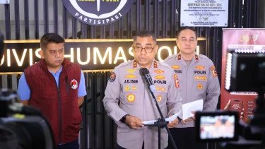 6991d38c2d923-kadiv-humas-polri-irjen-johnny-edison-isir-tengah_gemini_375_211.jpg