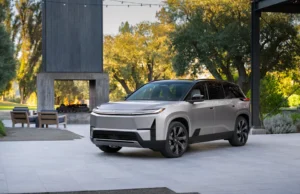 Toyota mengubah Highlander menjadi SUV listrik 3 baris, bahkan ketika industri mulai beralih dari kendaraan listrik