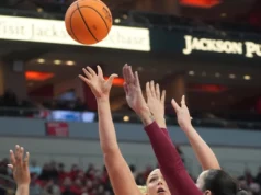 Bola basket wanita Louisville yang digawangi oleh Laura Ziegler dalam kemenangan atas Florida State