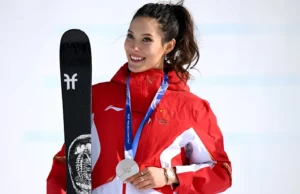 Eileen Gu Kecam Penjadwal Olimpiade karena Memaksanya Absen Latihan, Mengatakan Dia ‘Seharusnya Tidak Dihukum’