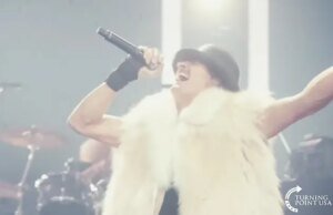 Kid Rock Menjadi Berita Utama Titik Balik Pertunjukan Paruh Waktu Super Bowl Saingan AS