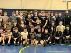 Ke Sayap: Gulat Clinton memukul lawan untuk memperebutkan mahkota regional ke- 11 berturut-turut