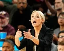 ASU HC Molly Miller tahun pertama merefleksikan musim bersejarah Setan Matahari di SportsCenter