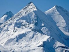 Gadis itu pingsan di pusat perbelanjaan di Hradec Králové: Orang-orang berjalan dengan acuh tak acuh