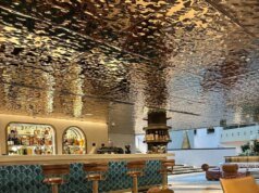 Hotel dari dongeng Seribu Satu Malam di Republik Ceko: Langit-langit emas dan lampu gantung seberat tiga ton bernilai jutaan!