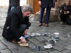 Kami dilecehkan secara seksual oleh para pendeta! Paul mendukung para korban. Masalahnya adalah kerahasiaan pengakuan, kata pengacara tersebut