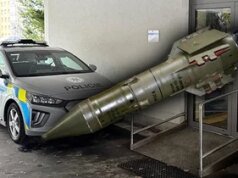 Anak laki-laki (14) mengambil mobil ayahnya dan melakukan perjalanan keliling Praha bersama teman-temannya! Polisi menghentikannya di Holešovičky