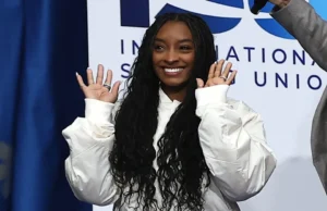 Suami Simone Biles, Jonathan Owens, Mengatakan Dia Hampir Dirampok di Milan Saat Mereka Menghadiri Olimpiade Musim Dingin