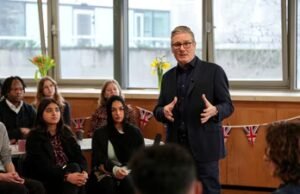 Pemerintah Inggris mengambil tindakan balik terhadap penundaan pemilihan badan lokal, Nigel Farage mengklaim kemenangan